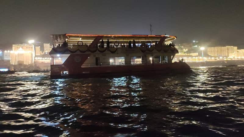 Boats and working life on the landing of Adikeshav