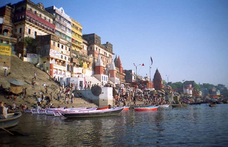 Narrow lanes of the Shivala quarter behind the ghat