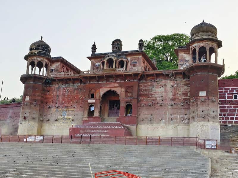 Chet Singh Ghat and the fort rising above the Ganga