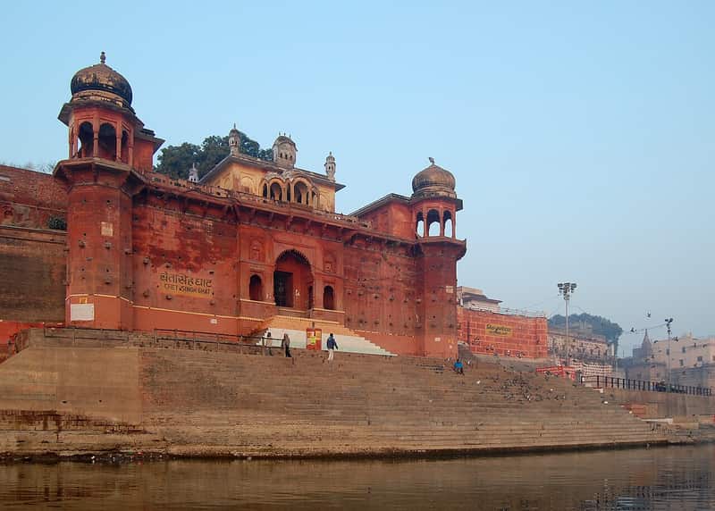 The quiet old lanes and quarters behind the ghat