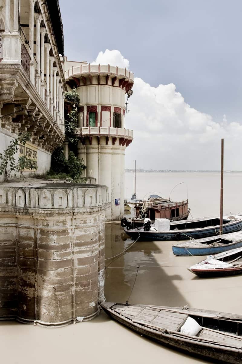 Quiet lanes and old houses behind Ganga Mahal Ghat