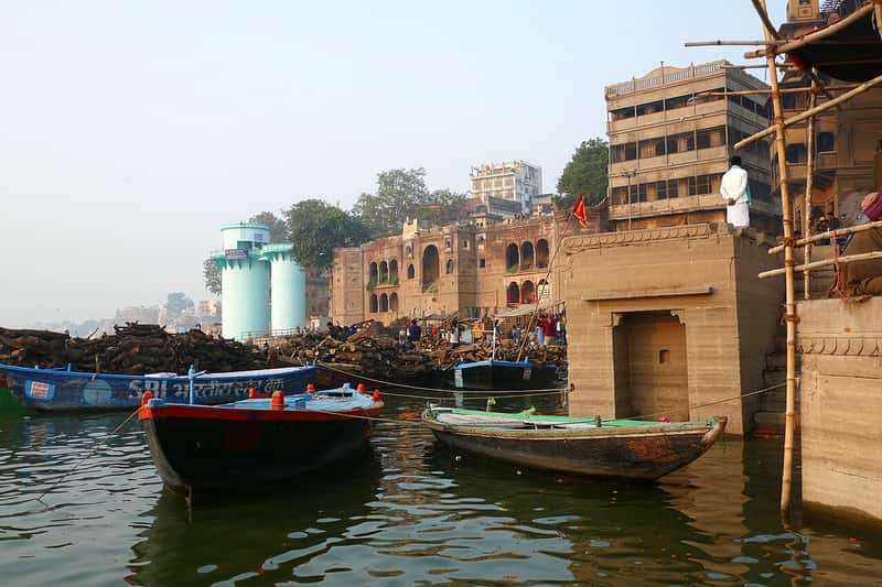 View along the ghats from Jalasen toward Manikarnika