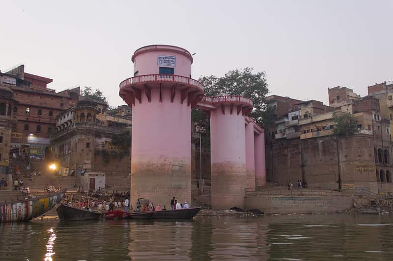 Quiet afternoon light on the steps of Jalasen Ghat