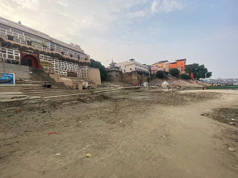 The buildings and courtyard of the Mahanirvani Akhara behind the ghat