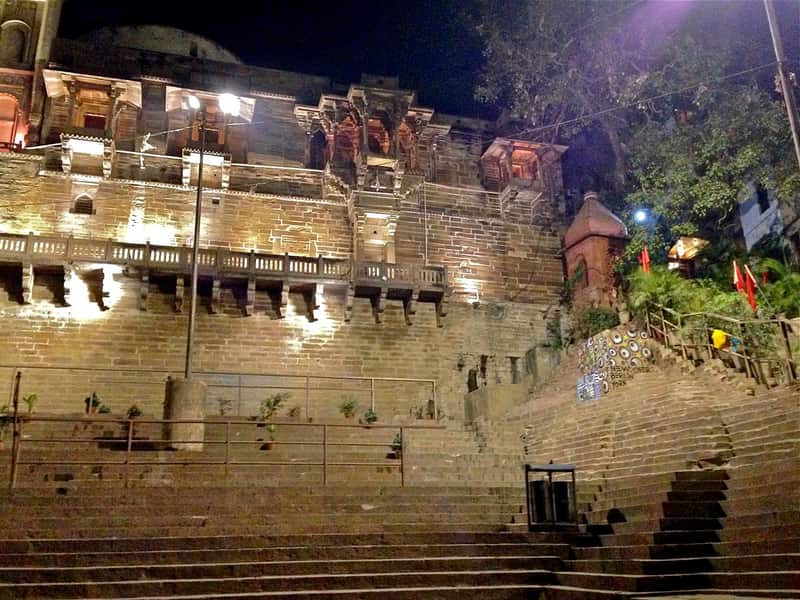 Man Mandir Ghat with the palace and rooftop observatory facing the Ganga