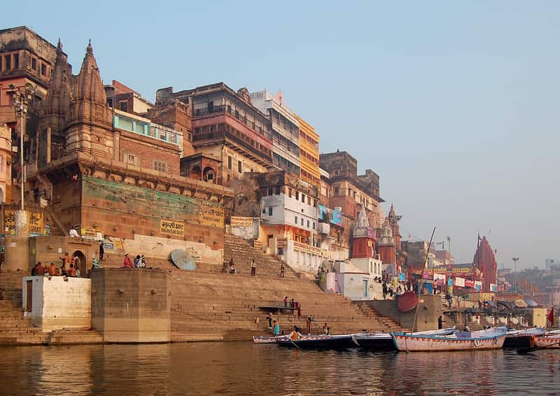 Pilgrims offering flowers and water to the Ganga at the steps of Munshi Ghat