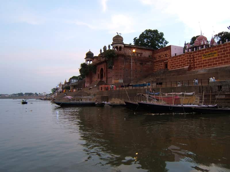 The broad stone steps and akhara buildings of Niranjani Ghat