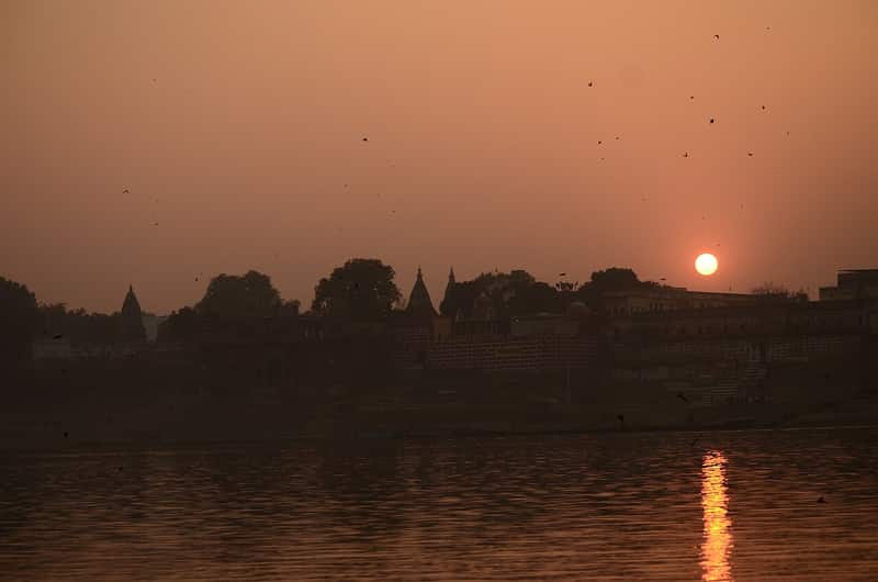 The riverfront walk from Niranjani toward the neighbouring ghats