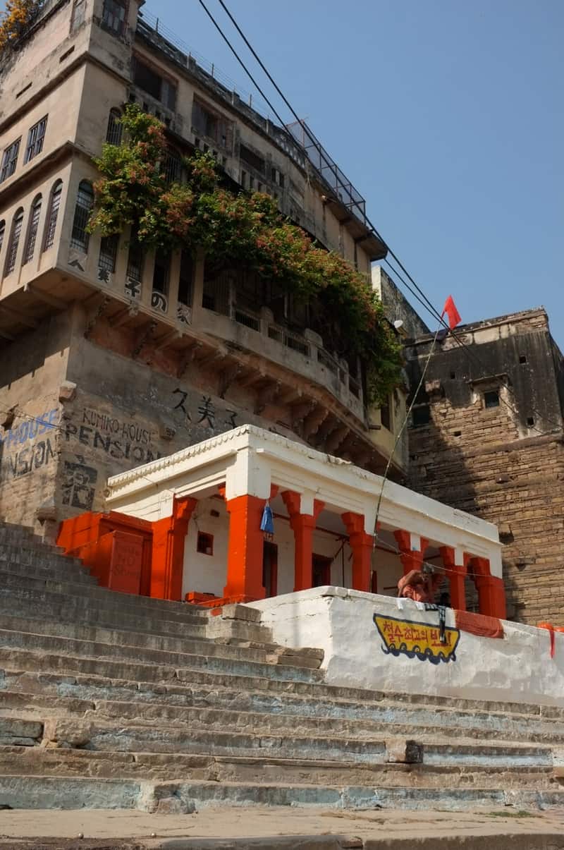 Pilgrims seated quietly on the upper steps