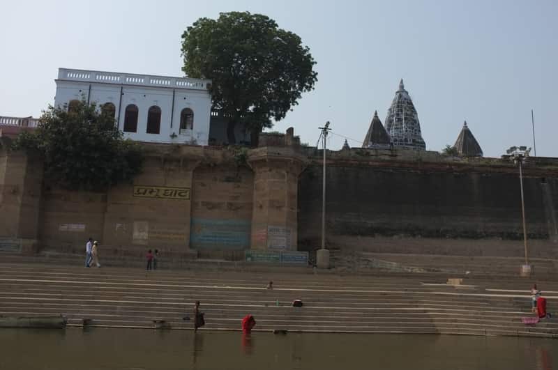 A respectful visitor watching the bathing from the upper steps