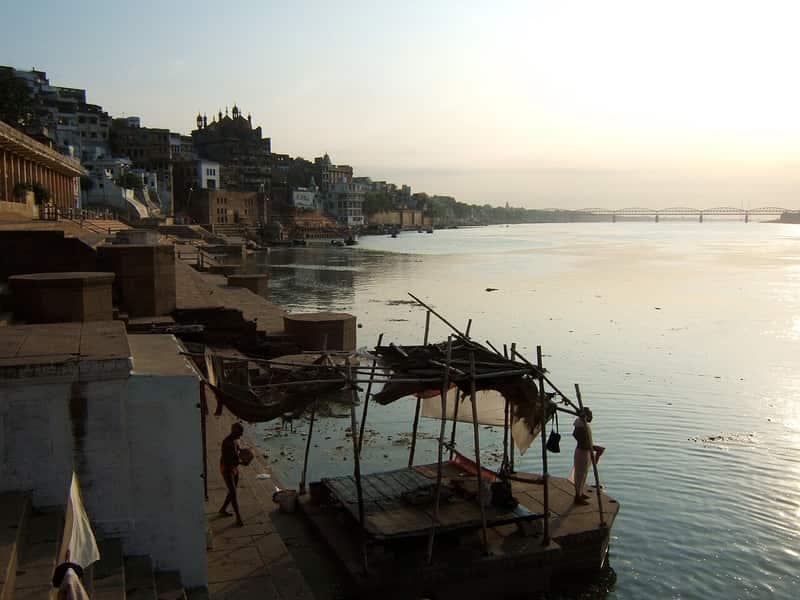 A priest performing the evening aarti at the ghat