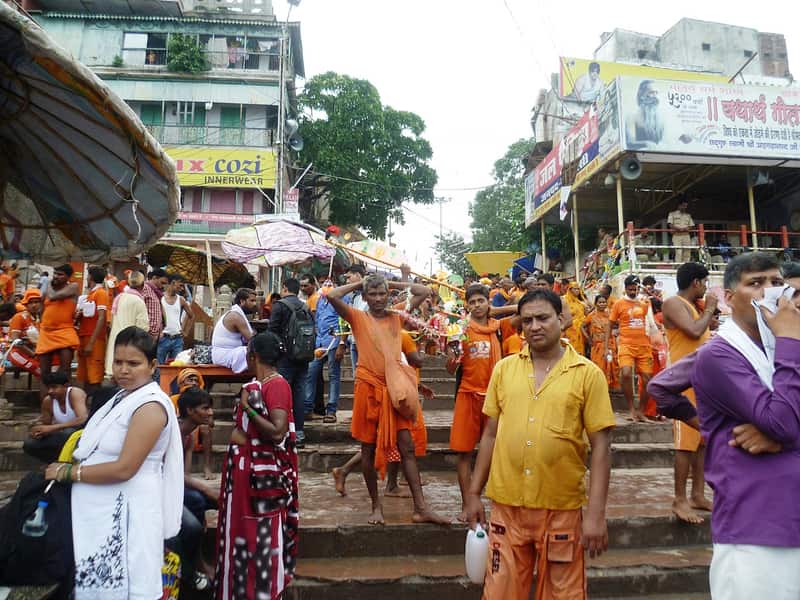 Narrow lanes and old houses behind the ghat