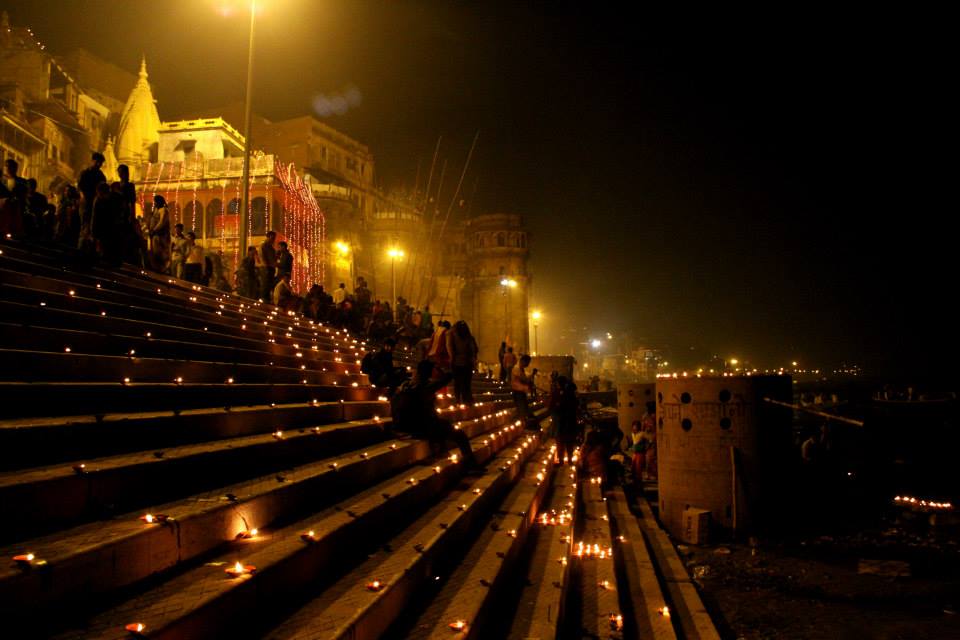 Pilgrims and boatmen on the broad steps of the ghat