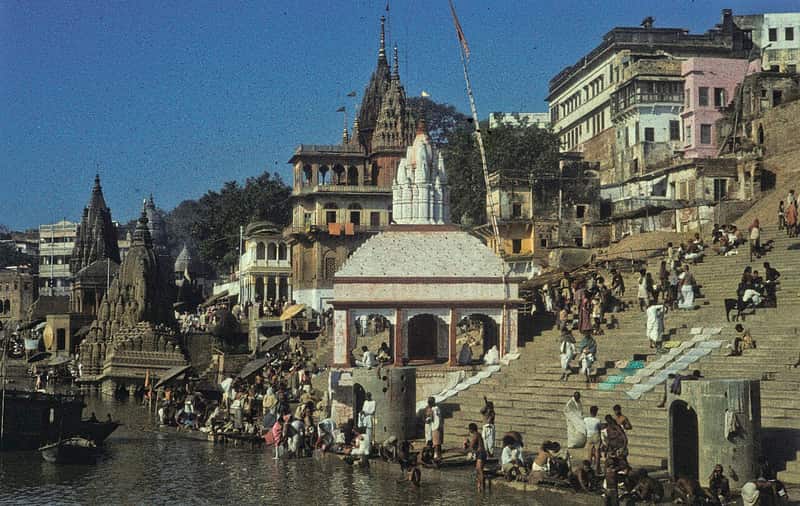 Boats moored in the deep water off Scindia Ghat