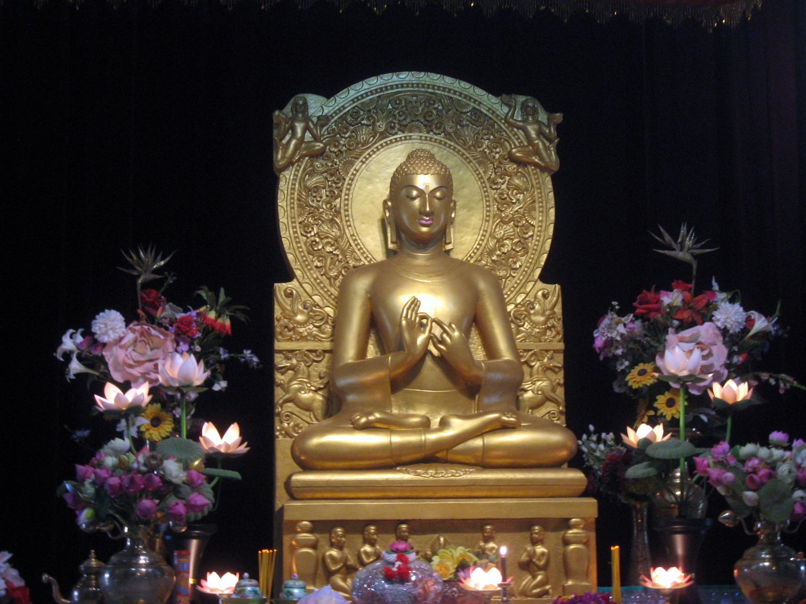 Buddha statue at Mulagandhakuti Vihara
