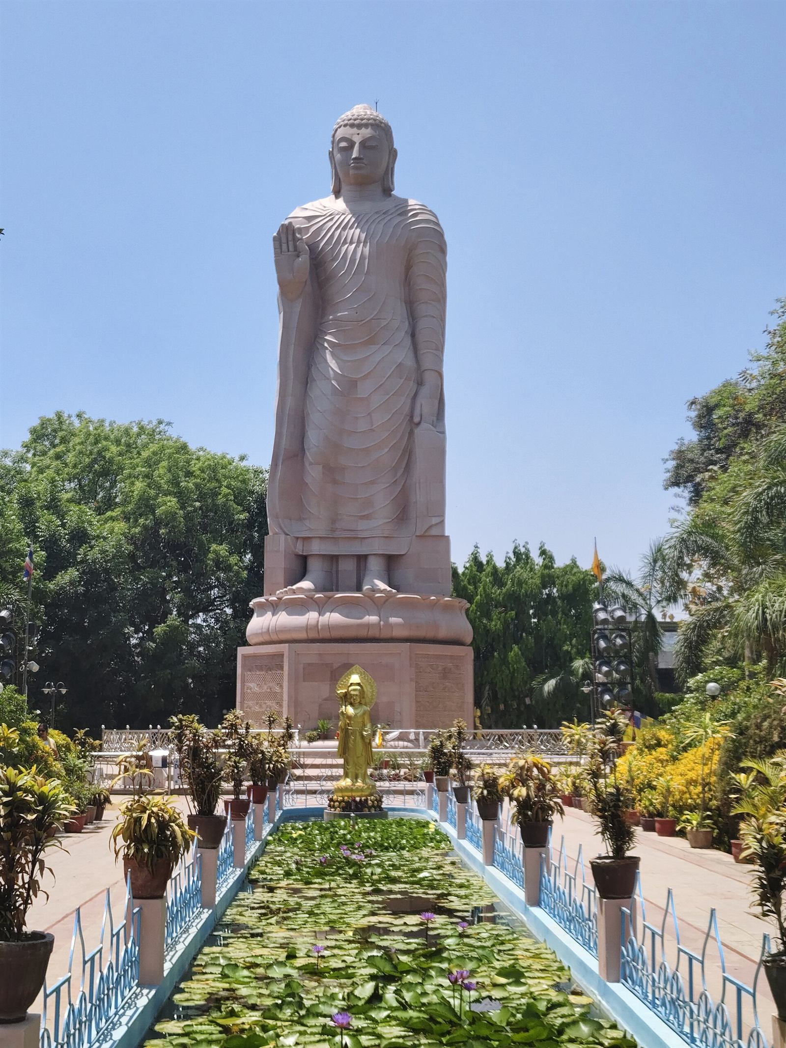 Wat Thai Sarnath — Thai temple with golden chedi